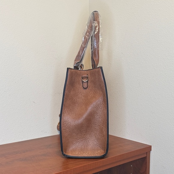 NWT Jessie James Kate Concealed Carry Lock and Key Satchel with Coin Pouch - Picture 5 of 16